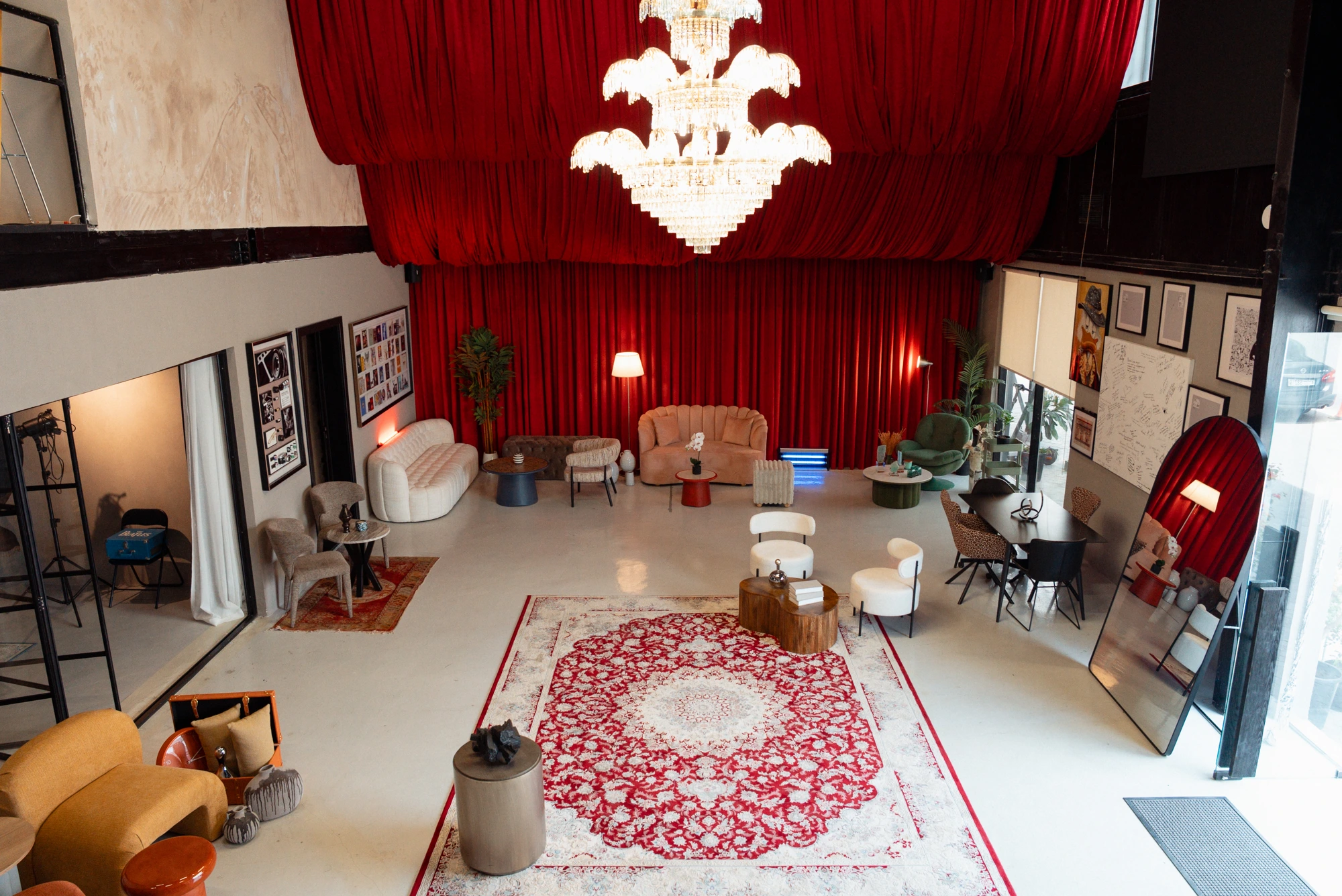 Velvet Studio 2